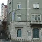 Popov *