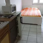 Popov شقة
